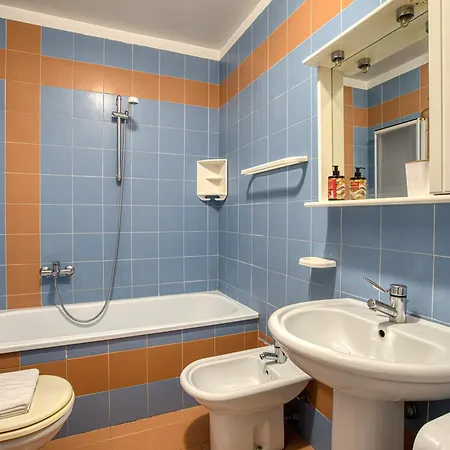 Apartament Guesthost - Homely Flat Near Fontivegge Station