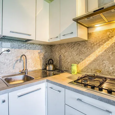 Guesthost - Homely Flat Near Fontivegge Station Apartament *